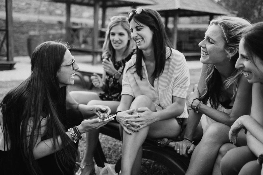 Fotógrafo de Bodas fotografía de la novia con sus amigas