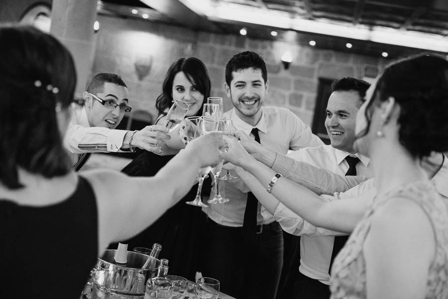 Fotógrafo de Bodas, brindis en el restaurante
